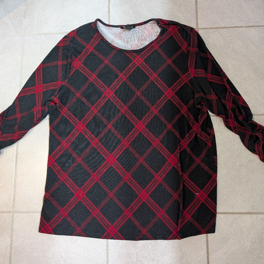 Robert Louis Red and Black Plaid Knit Top, XL
